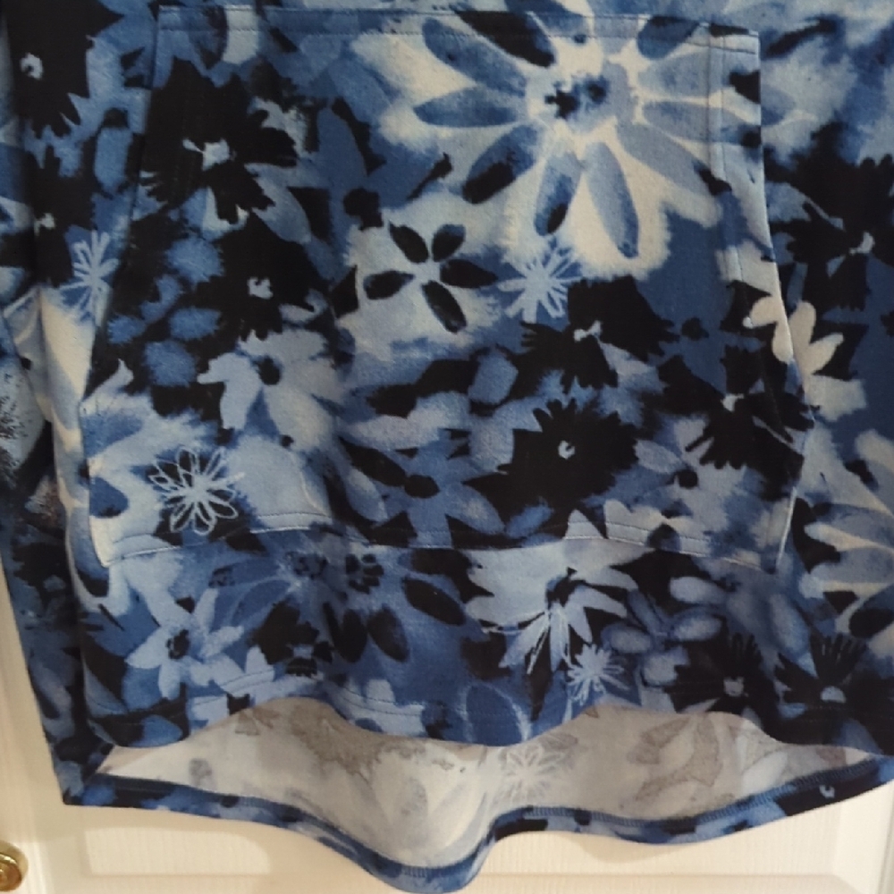 GUC LuLaRoe Amber Blue and White Floral Hoodie Sweatshirt - Picture 4 of 8